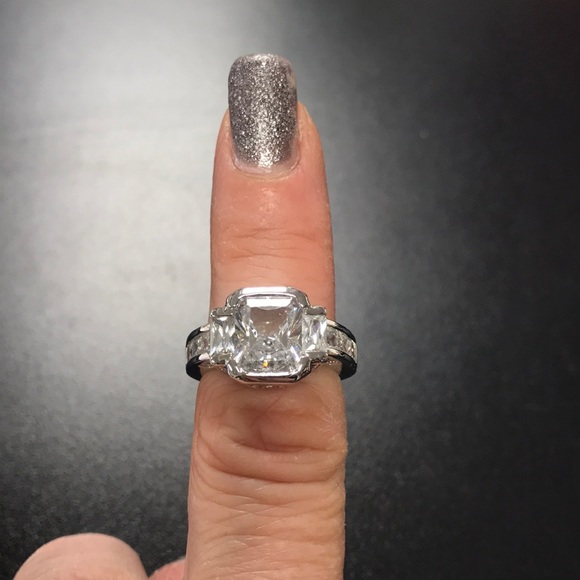 Park Lane Jewelry - PARK LANE “BRILLIANT” GENUINE CZ RING SIZE 7